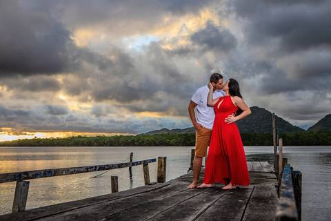 As melhores ideias e inspirações de fotos criativas para ensaio pré wedding na praia do Guarujá Praia das Conchas e Perequê'