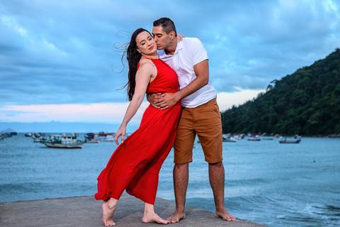 As melhores ideias e inspirações de fotos criativas para ensaio pré wedding na praia do Guarujá Praia das Conchas e Perequê'