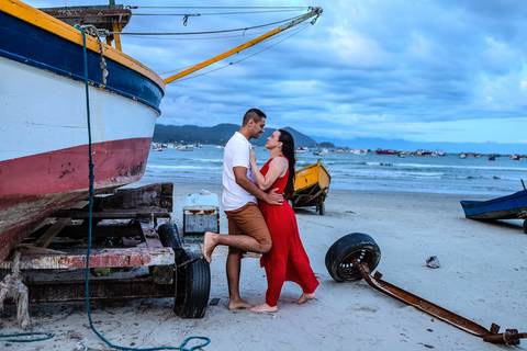 As melhores ideias e inspirações de fotos criativas para ensaio pré wedding na praia do Guarujá Praia das Conchas e Perequê'