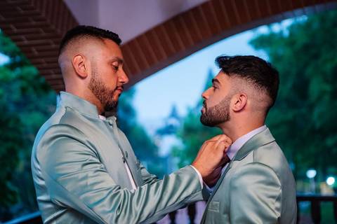 As melhores ideias e inspirações criativas de fotos de casamento do making of dos noivos no Espaço La Capela'