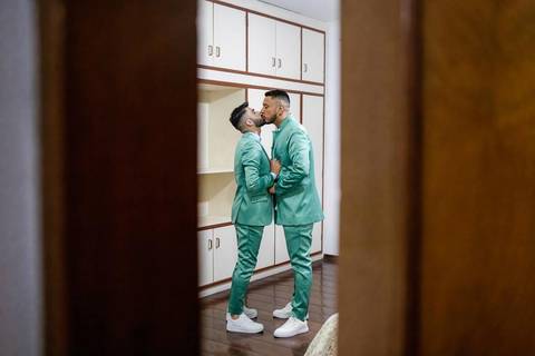 As melhores ideias e inspirações criativas de fotos de casamento do making of dos noivos no Espaço La Capela'