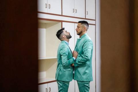 As melhores ideias e inspirações criativas de fotos de casamento do making of dos noivos no Espaço La Capela'