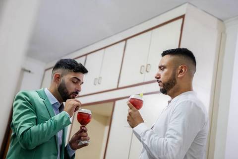 As melhores ideias e inspirações criativas de fotos de casamento do making of dos noivos no Espaço La Capela'