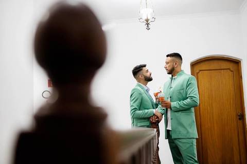 As melhores ideias e inspirações criativas de fotos de casamento do making of dos noivos no Espaço La Capela'