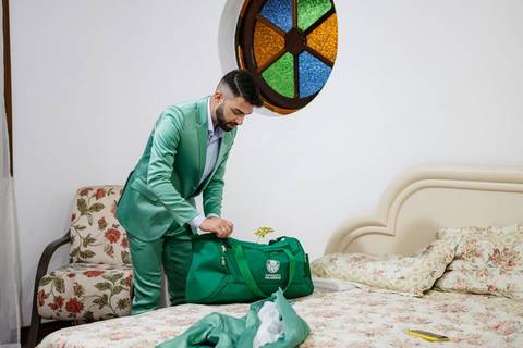 As melhores ideias e inspirações criativas de fotos de casamento do making of dos noivos no Espaço La Capela'