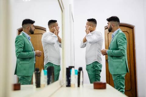 As melhores ideias e inspirações criativas de fotos de casamento do making of dos noivos no Espaço La Capela'