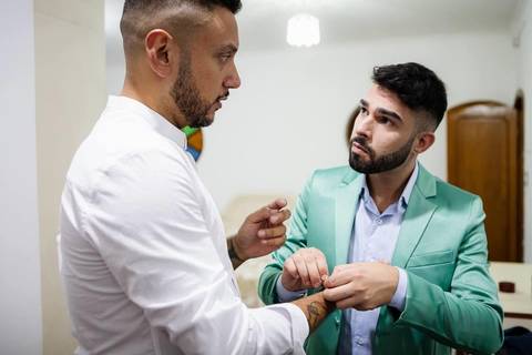 As melhores ideias e inspirações criativas de fotos de casamento do making of dos noivos no Espaço La Capela'