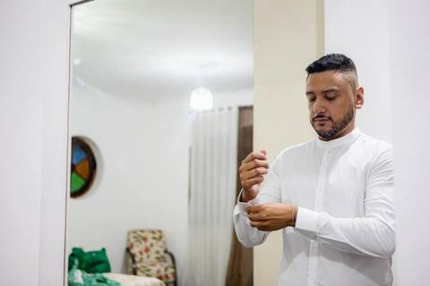 As melhores ideias e inspirações criativas de fotos de casamento do making of dos noivos no Espaço La Capela'