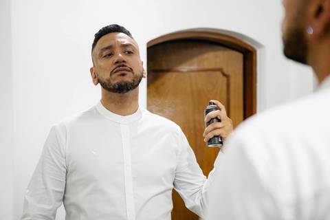 As melhores ideias e inspirações criativas de fotos de casamento do making of dos noivos no Espaço La Capela'