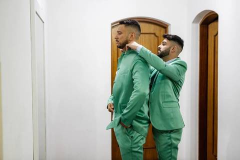 As melhores ideias e inspirações criativas de fotos de casamento do making of dos noivos no Espaço La Capela'