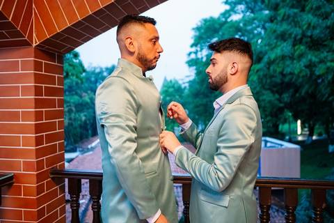 As melhores ideias e inspirações criativas de fotos de casamento do making of dos noivos no Espaço La CapelaAs melhores ideias e inspirações criativas de fotos de casamento do making of dos noivos no Espaço La Capela'