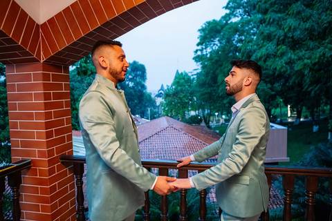 As melhores ideias e inspirações criativas de fotos de casamento do making of dos noivos no Espaço La Capela'