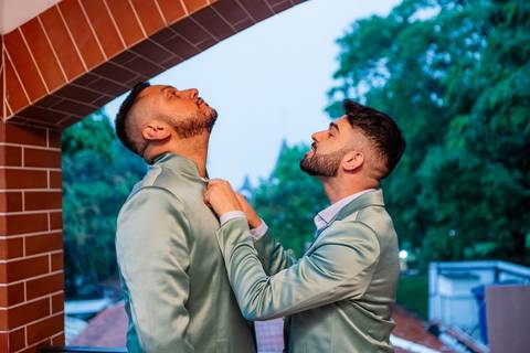 As melhores ideias e inspirações criativas de fotos de casamento do making of dos noivos no Espaço La Capela'