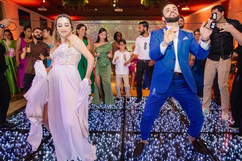 As melhores ideias e inspirações criativas de fotos na balada de casamento da dos noivos no Espaço Vitta Eventos'