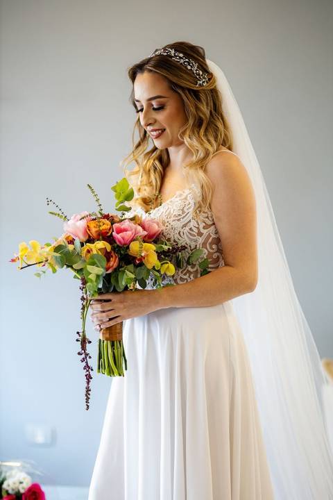 As melhores ideias e inspirações criativas de fotos de casamento do making of da noiva no Espaço Vitta Eventos'