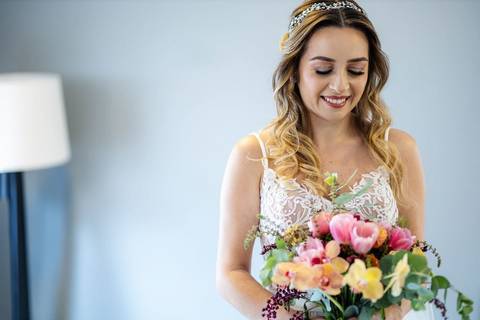 As melhores ideias e inspirações criativas de fotos de casamento do making of da noiva no Espaço Vitta Eventos'