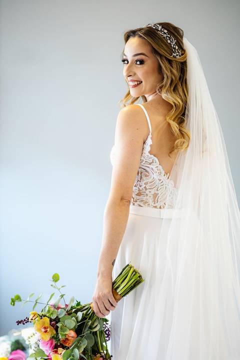 As melhores ideias e inspirações criativas de fotos de casamento do making of da noiva no Espaço Vitta Eventos'