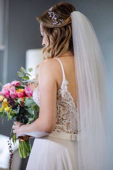 As melhores ideias e inspirações criativas de fotos de casamento do making of da noiva no Espaço Vitta Eventos'