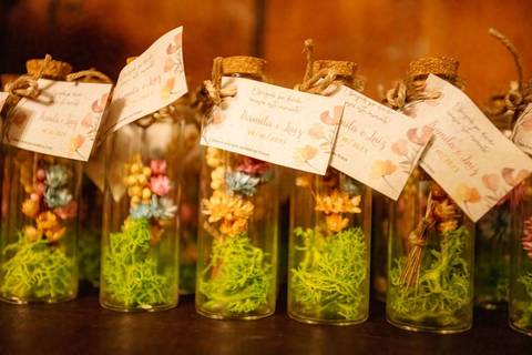 As melhores ideias e inspirações criativas de fotos de casamento das lembrancinhas no Espaço Vitta Eventos'