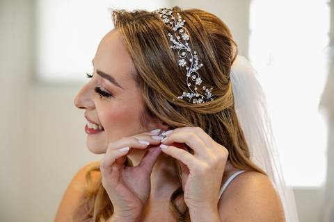 As melhores ideias e inspirações criativas de fotos de casamento do making of da noiva no Espaço Vitta Eventos'