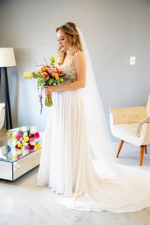 As melhores ideias e inspirações criativas de fotos de casamento do making of da noiva no Espaço Vitta Eventos'