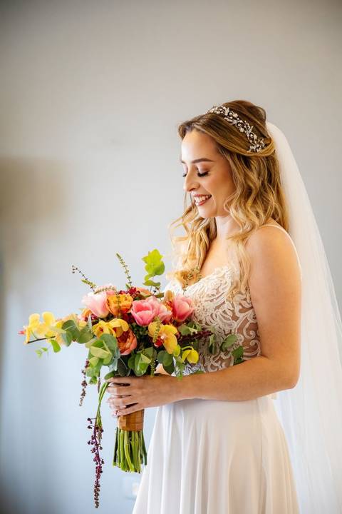 As melhores ideias e inspirações criativas de fotos de casamento do making of da noiva no Espaço Vitta Eventos'