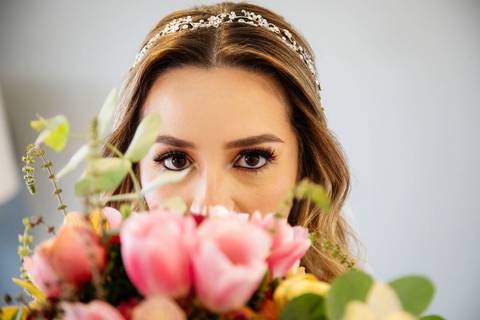 As melhores ideias e inspirações criativas de fotos de casamento do making of da noiva no Espaço Vitta Eventos'
