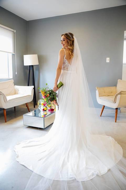 As melhores ideias e inspirações criativas de fotos de casamento do making of da noiva no Espaço Vitta Eventos'