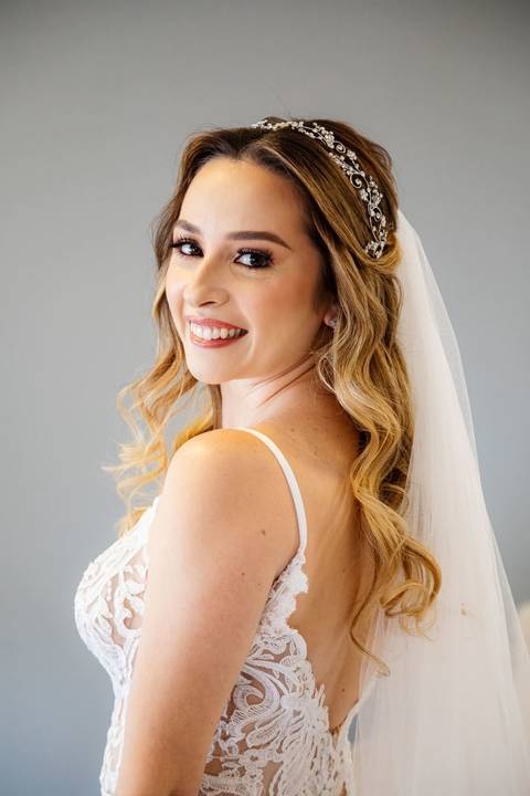 As melhores ideias e inspirações criativas de fotos de casamento do making of da noiva no Espaço Vitta Eventos'