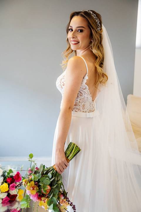 As melhores ideias e inspirações criativas de fotos de casamento do making of da noiva no Espaço Vitta Eventos'