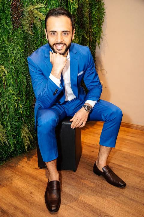 As melhores ideias e inspirações criativas de fotos de casamento do making of do noivo no Espaço Vitta Eventos'