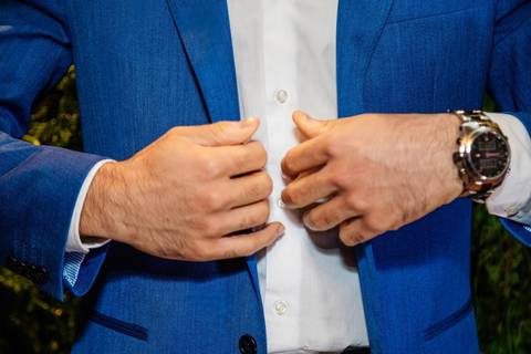 As melhores ideias e inspirações criativas de fotos de casamento do making of do noivo no Espaço Vitta Eventos'