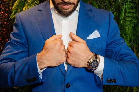 As melhores ideias e inspirações criativas de fotos de casamento do making of do noivo no Espaço Vitta Eventos'