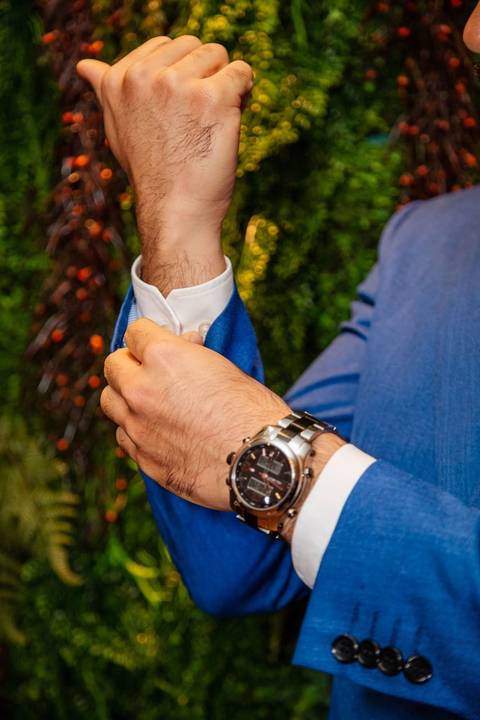 As melhores ideias e inspirações criativas de fotos de casamento do making of do noivo no Espaço Vitta Eventos'