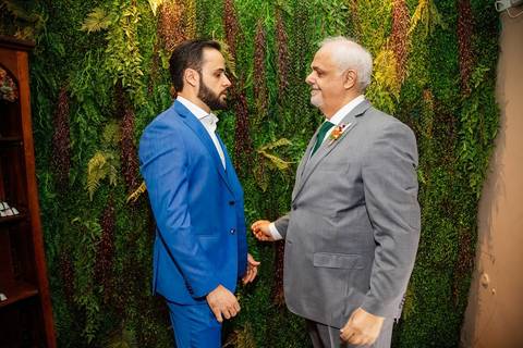 As melhores ideias e inspirações criativas de fotos de casamento do making of do noivo no Espaço Vitta Eventos'