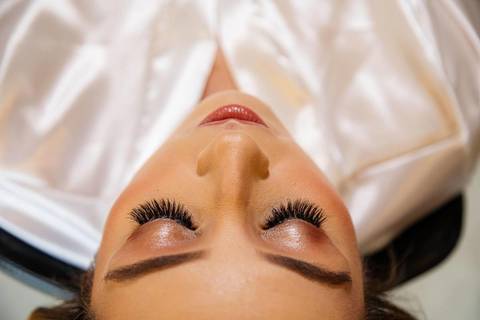 As melhores ideias e inspirações criativas de fotos de casamento do making of da noiva no Espaço Vitta Eventos'