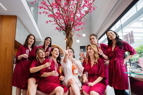 As melhores ideias e inspirações criativas de fotos de casamento do making of da noiva no Pink Me Up '