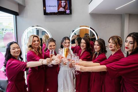 As melhores ideias e inspirações criativas de fotos de casamento do making of da noiva no Pink Me Up '