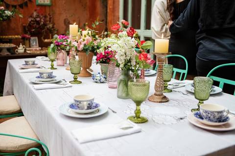As melhores ideias e inspirações criativas de fotos de casamento da decoração no espaço Teakettle Casa de Chás'