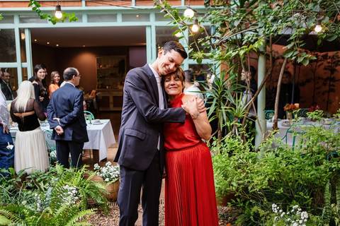 As melhores ideias e inspirações criativas de fotos de casamento no espaço Teakettle Casa de Chás'