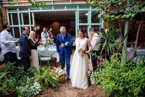 As melhores ideias e inspirações criativas de fotos de casamento no espaço Teakettle Casa de Chás'