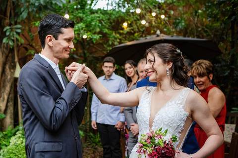 As melhores ideias e inspirações criativas de fotos de casamento no espaço Teakettle Casa de Chás'