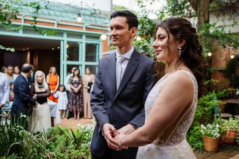 As melhores ideias e inspirações criativas de fotos de casamento no espaço Teakettle Casa de Chás'