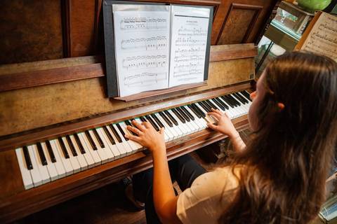 As melhores ideias e inspirações criativas de fotos de casamento no espaço Teakettle Casa de Chás'