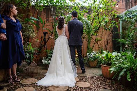 As melhores ideias e inspirações criativas de fotos de casamento no espaço Teakettle Casa de Chás'