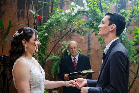 As melhores ideias e inspirações criativas de fotos de casamento no espaço Teakettle Casa de Chás'