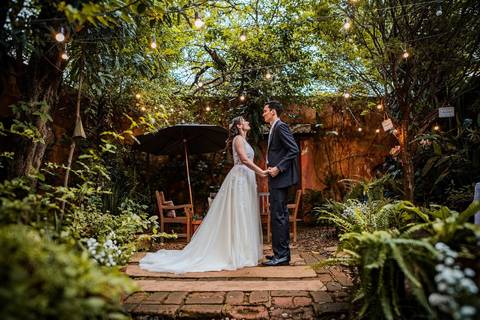 As melhores ideias e inspirações criativas de fotos de casamento no espaço Teakettle Casa de Chás'