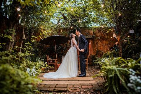 As melhores ideias e inspirações criativas de fotos de casamento no espaço Teakettle Casa de Chás'