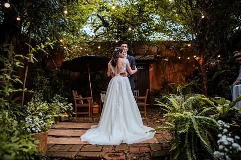 As melhores ideias e inspirações criativas de fotos de casamento no espaço Teakettle Casa de Chás'