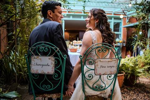 As melhores ideias e inspirações criativas de fotos de casamento no espaço Teakettle Casa de Chás'